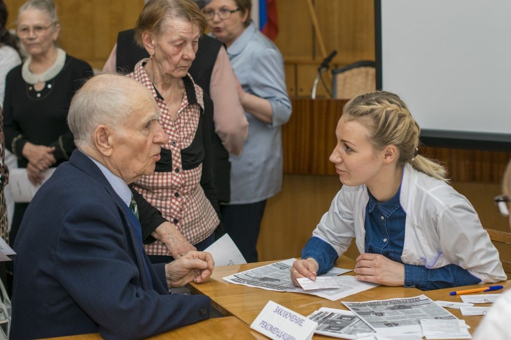 Ухтинские студенты помогли ветеранам сберечь свое здоровье_6.JPG